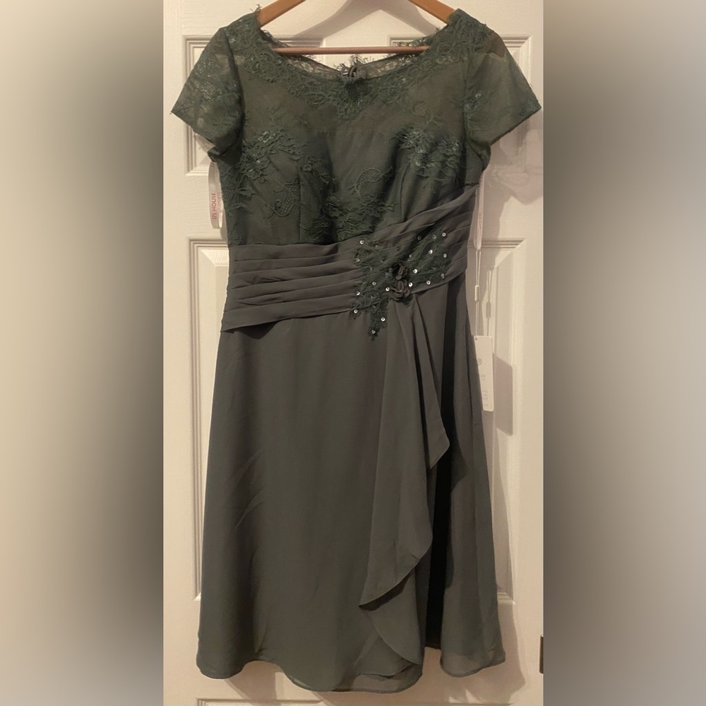 Elegant Gray Lace Evening Dress